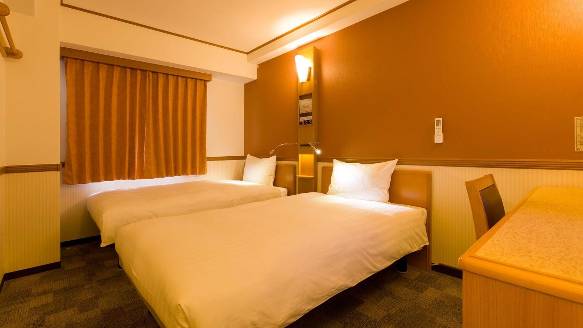 Toyoko Inn Toyohashi Eki Higashi Guchi Rum bild