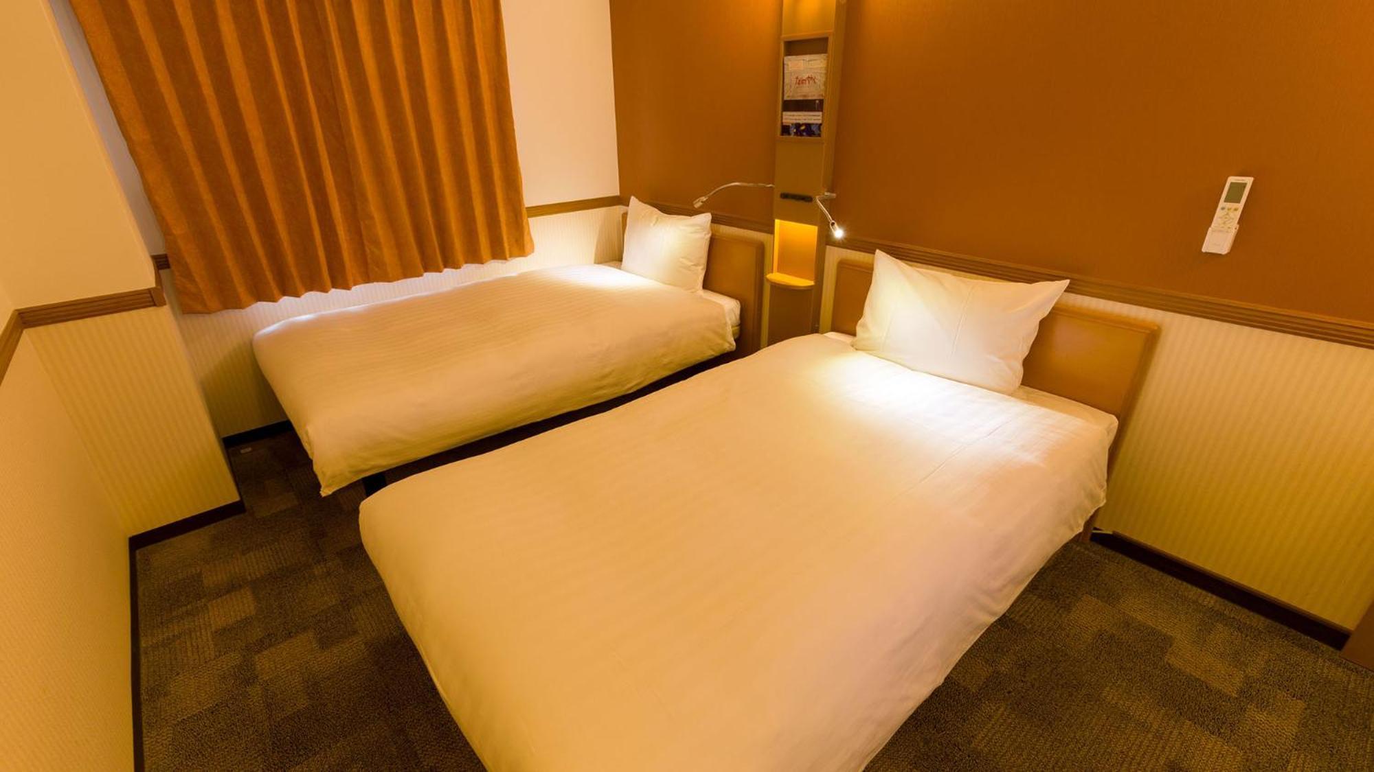 Toyoko Inn Toyohashi Eki Higashi Guchi Rum bild
