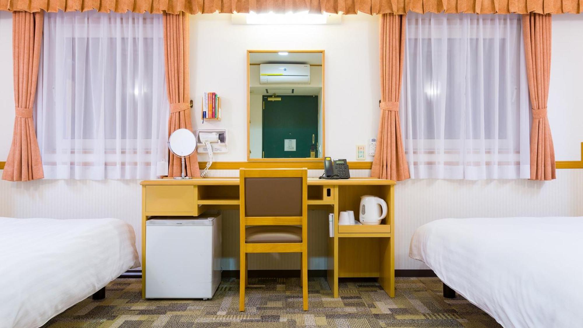 Toyoko Inn Toyohashi Eki Higashi Guchi Rum bild